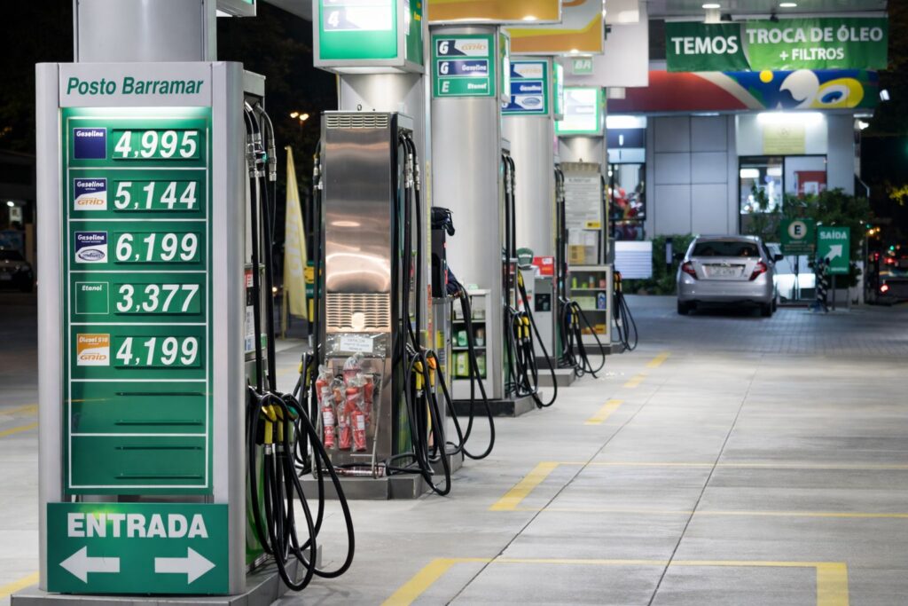 Governo Prepara Medidas Contra Alta da Gasolina Pela Guerra