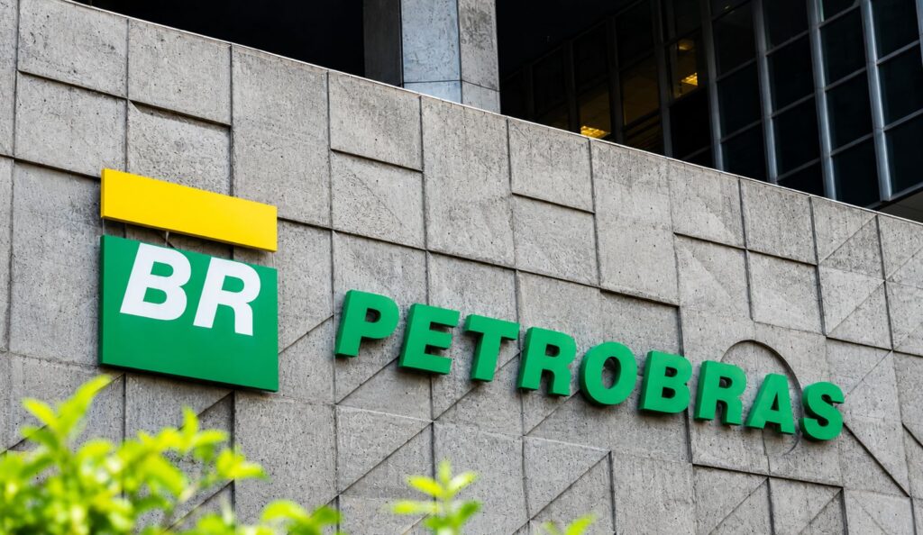 Petrobras Reajusta Gasolina e Governo Anuncia Subsídio