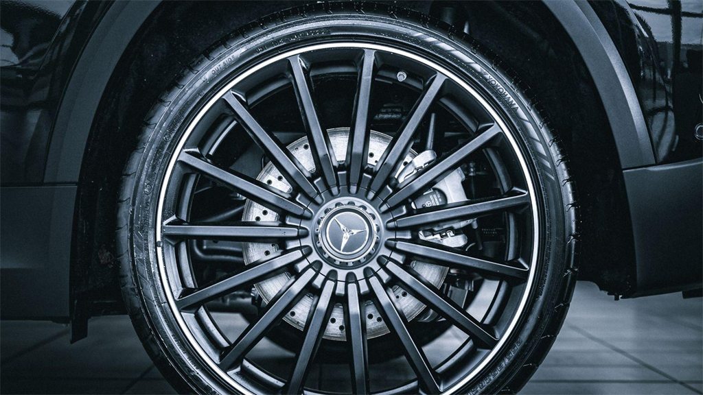 Bateria do carro descarregando: causas e soluções