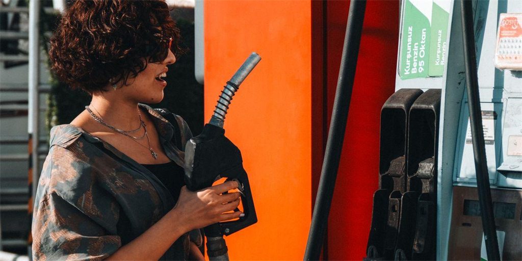 Pode misturar gasolina e etanol no tanque? Entenda